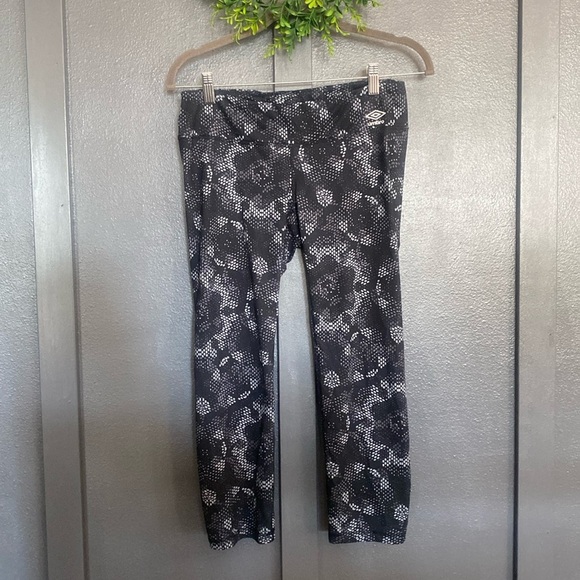 Umbro athletic  medium black with gray design legging - Picture 1 of 7